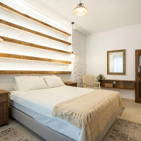 Mareo Traditional Retreat