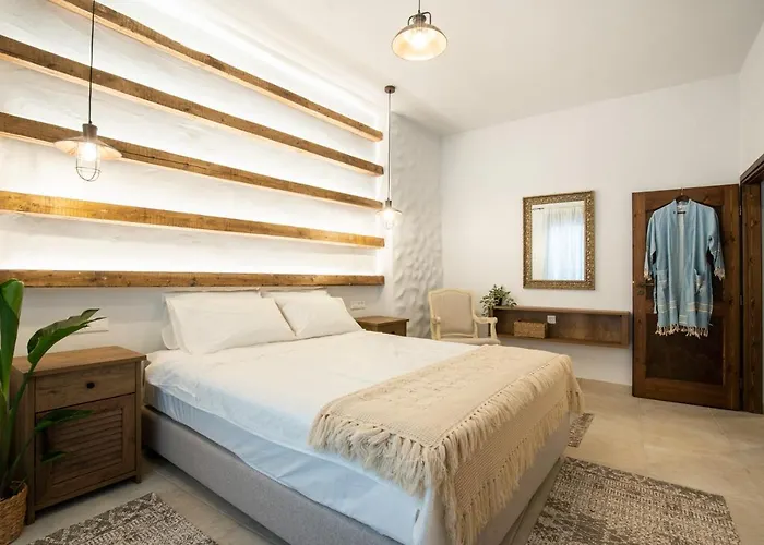 Mareo Traditional Retreat